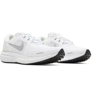 2021
Wmns Air Zoom Vomero 16 'White Metallic Silver'